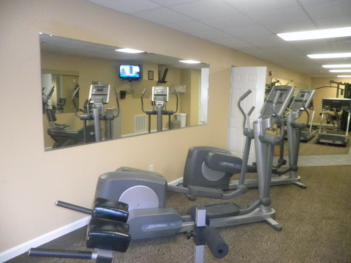 Surreys' Grand Crowne Resort - thumb 9