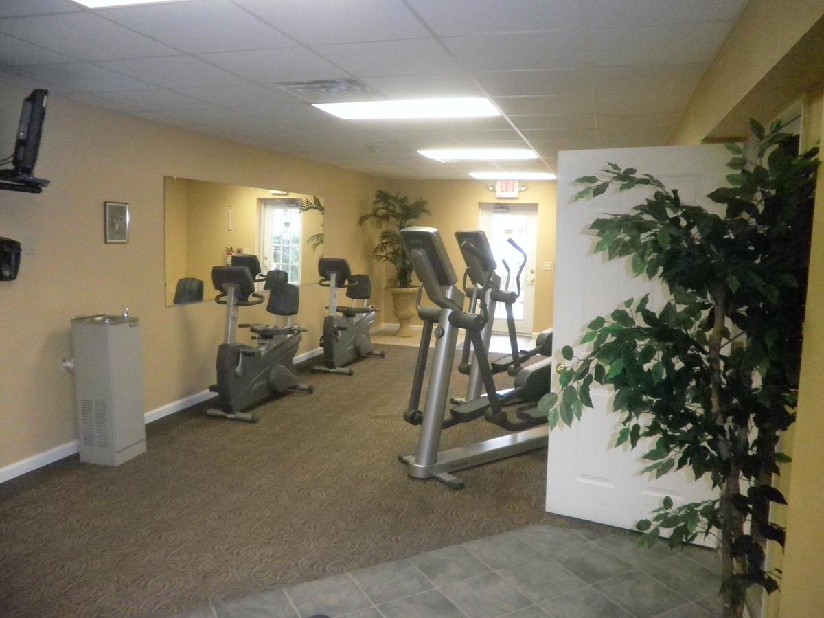 Surreys' Grand Crowne Resort - thumb 7