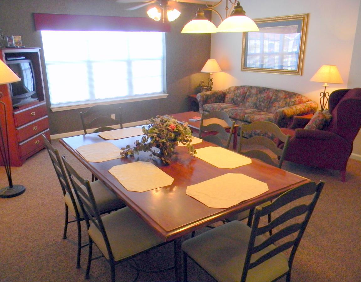 Surreys' Grand Crowne Resort - thumb 35