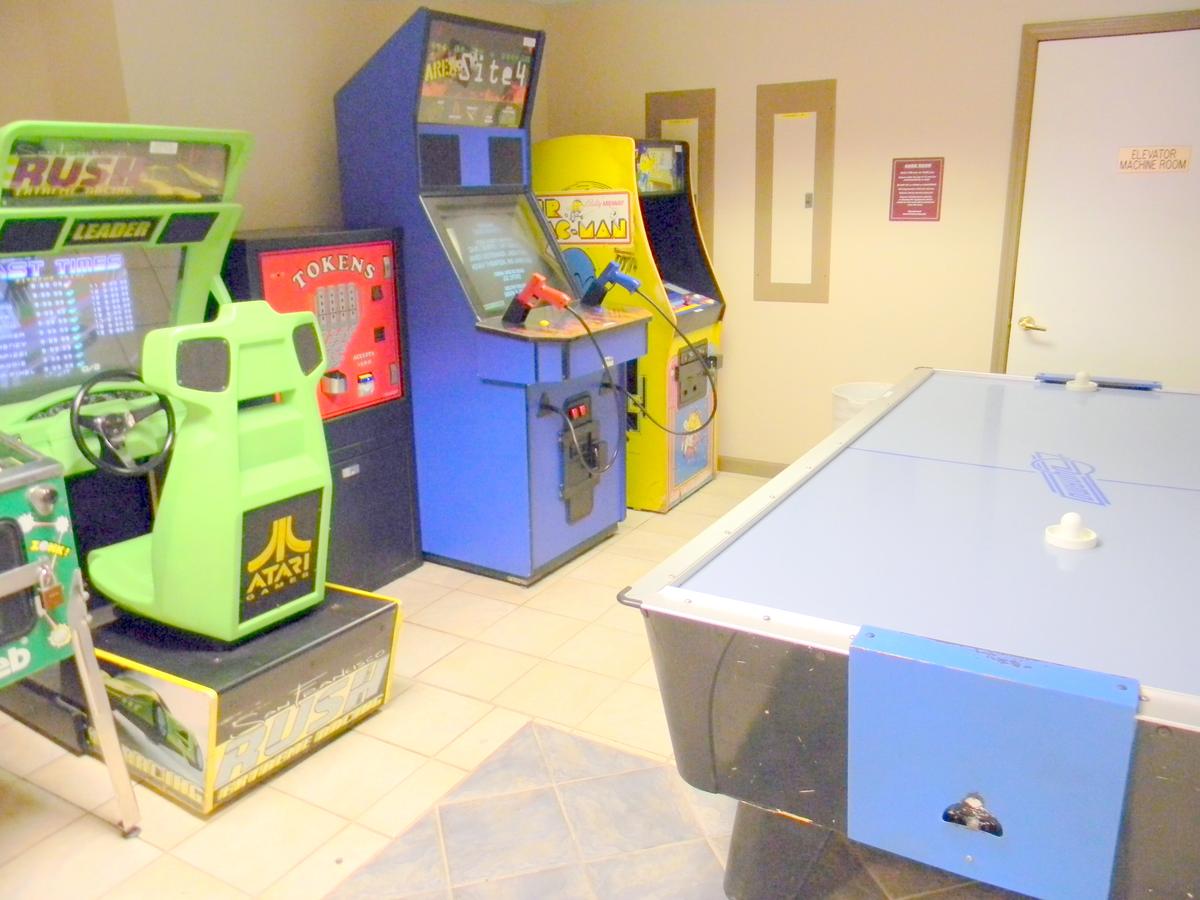 Surreys' Grand Crowne Resort - thumb 13