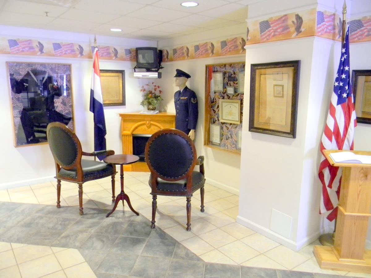 Surreys' Grand Crowne Resort - thumb 19