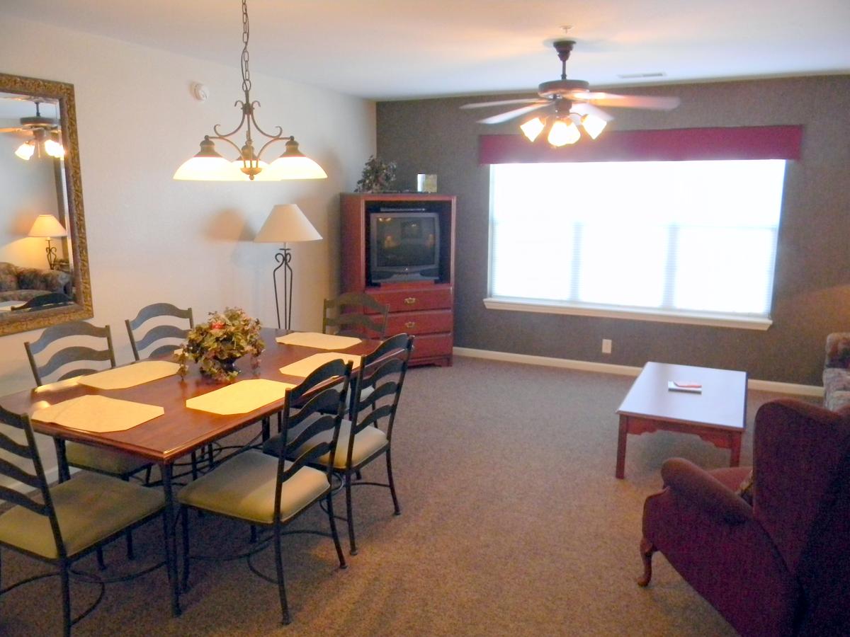 Surreys' Grand Crowne Resort - thumb 38