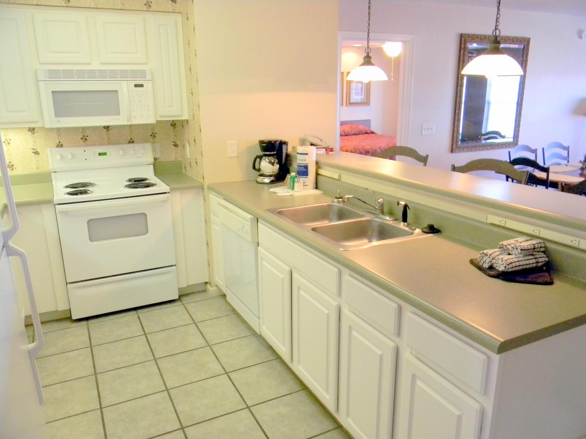 Surreys' Grand Crowne Resort - thumb 42