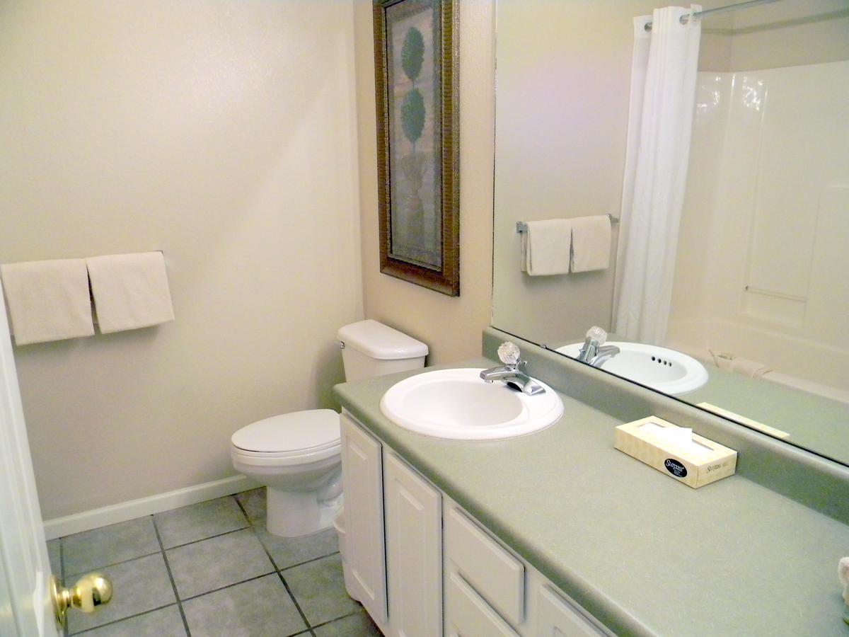 Surreys' Grand Crowne Resort - thumb 28