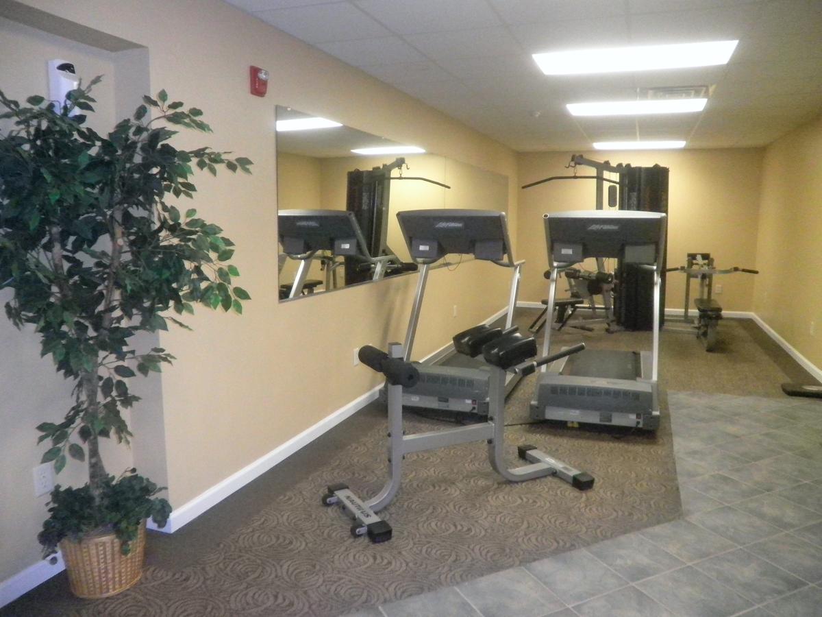 Surreys' Grand Crowne Resort - thumb 8