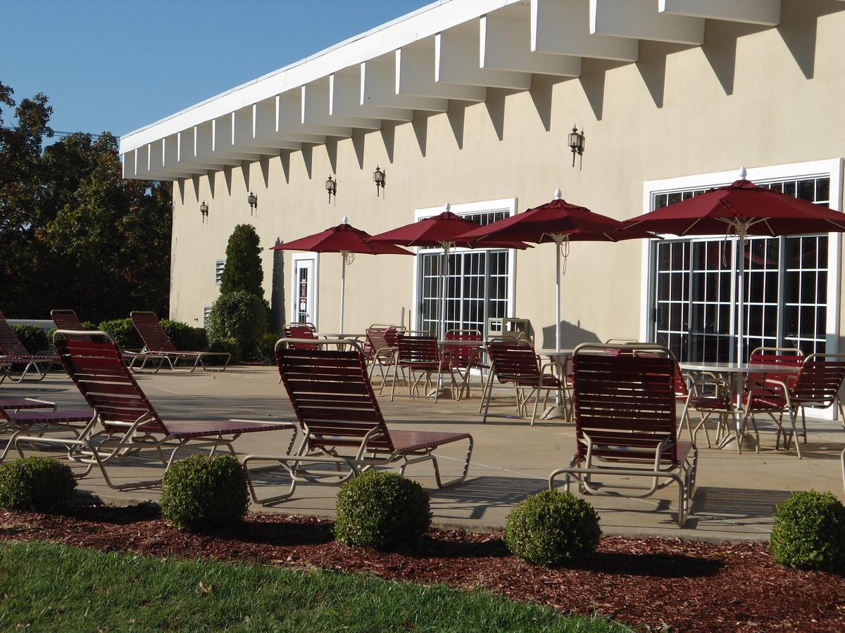 Surreys' Grand Crowne Resort - thumb 1