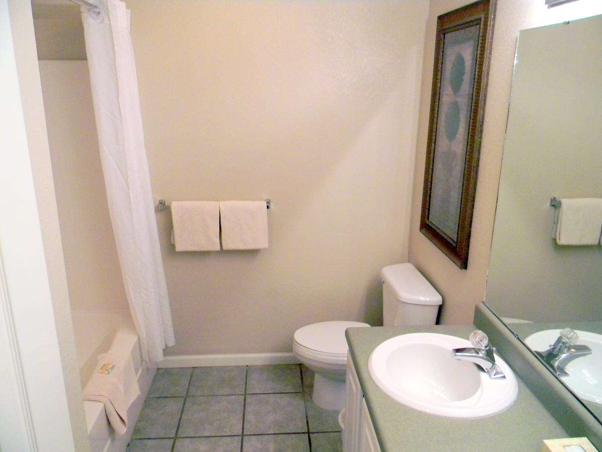 Surreys' Grand Crowne Resort - thumb 27