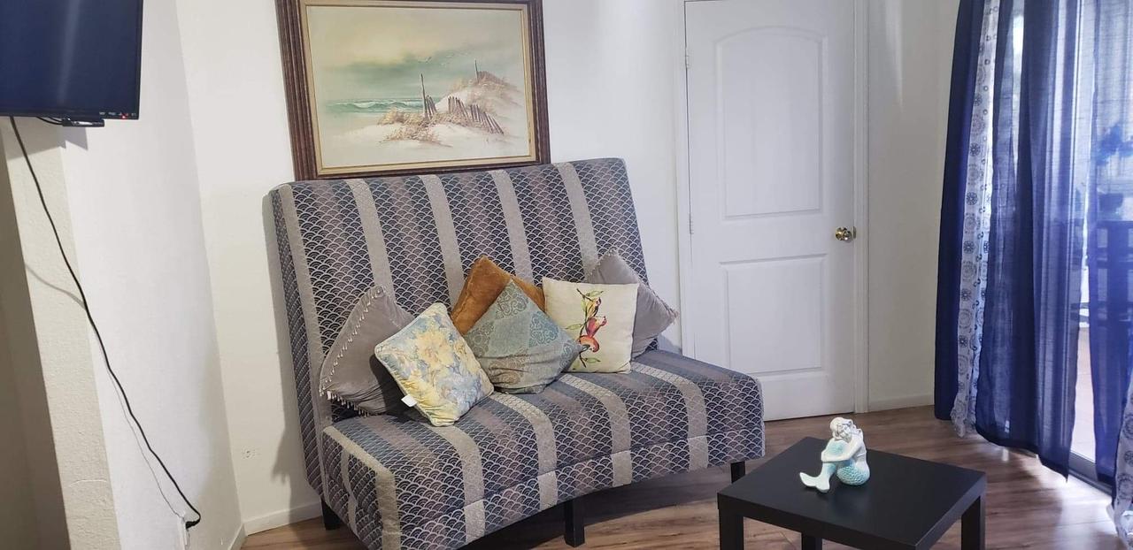 The Yellow Penthouse - thumb 24