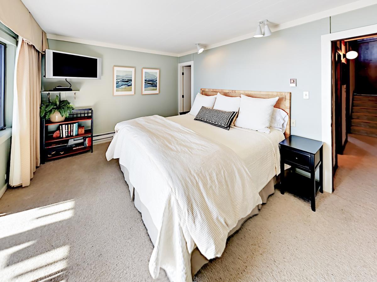 557 Lakeshore Blvd Townhouse Unit 120 - thumb 11