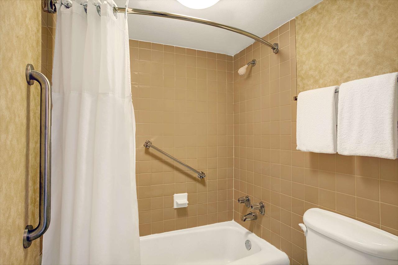 Ramada By Wyndham Wayne Fairfield Area - thumb 13