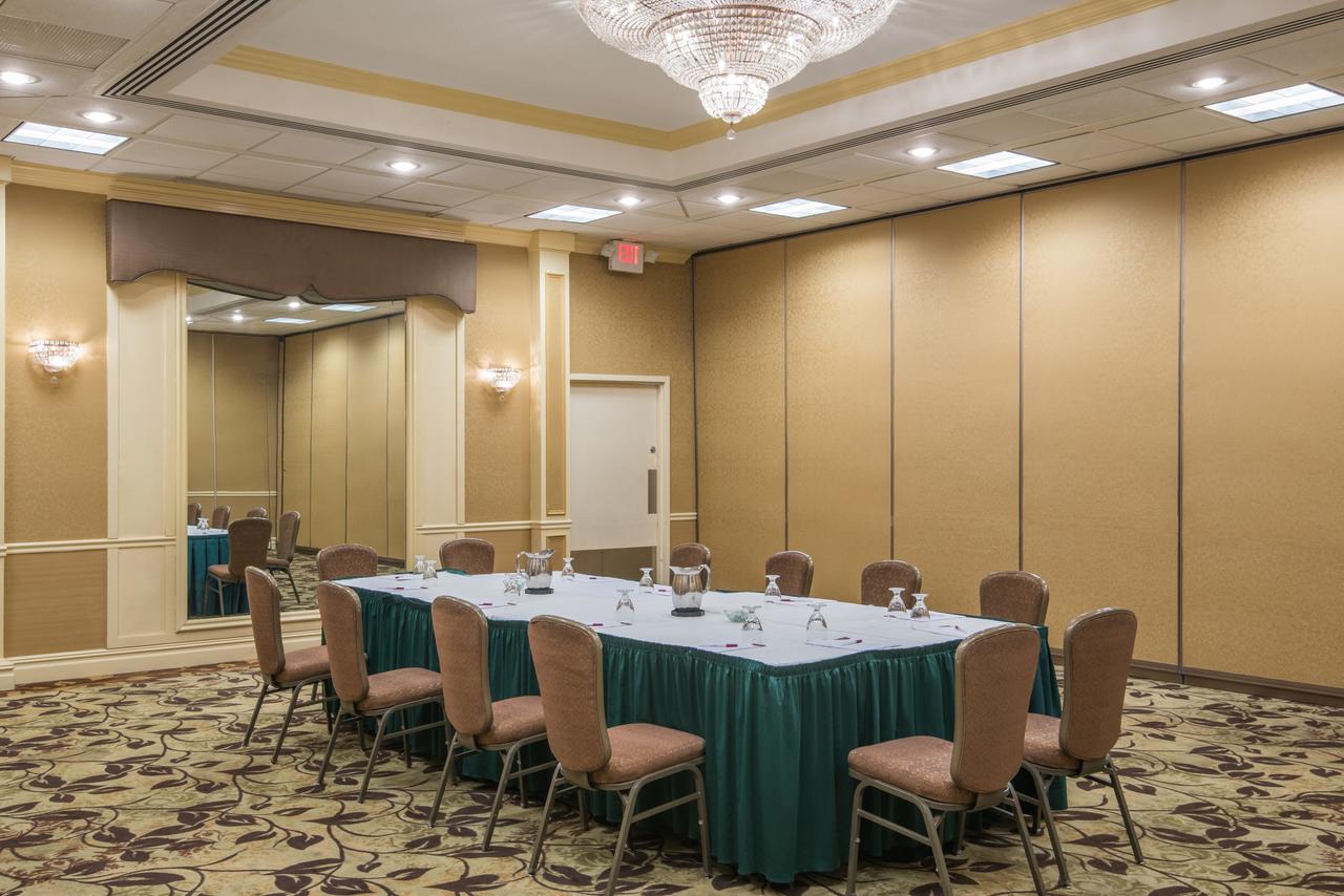 Crowne Plaza Edison - thumb 36