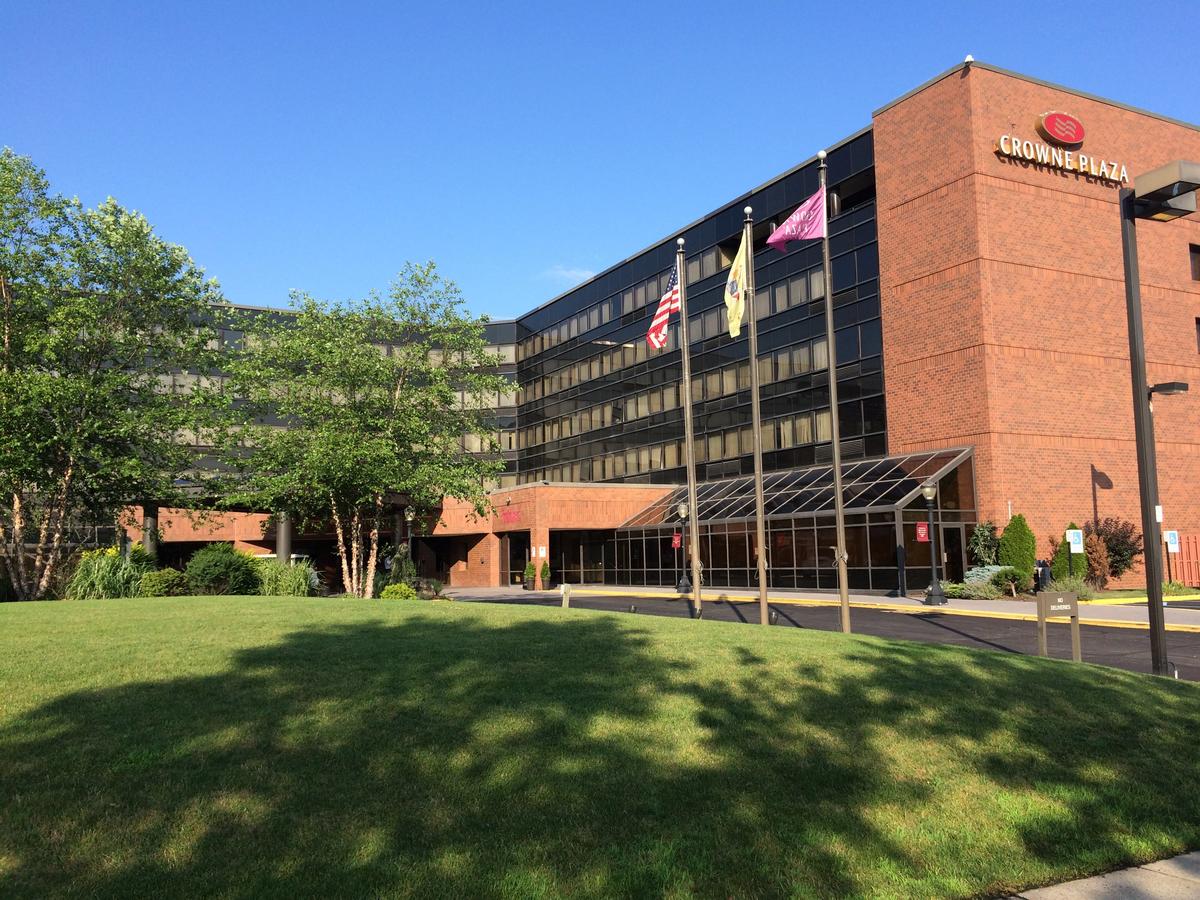 Crowne Plaza Edison - thumb 3