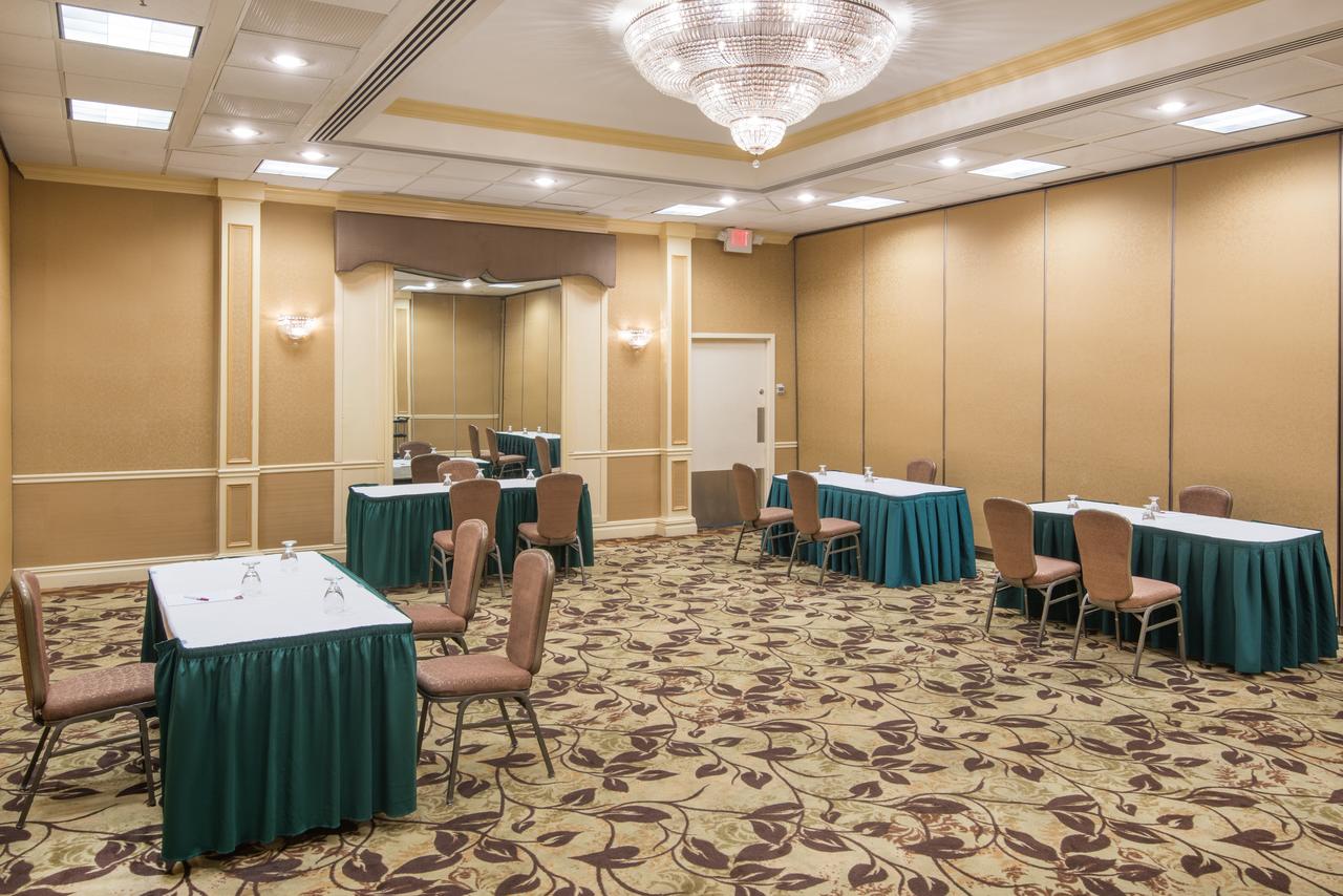 Crowne Plaza Edison - thumb 32