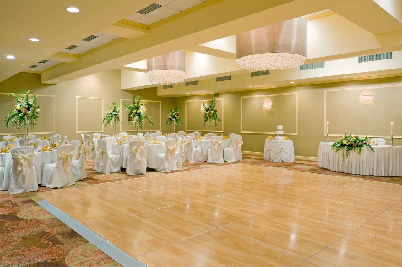 Crowne Plaza Edison - thumb 21