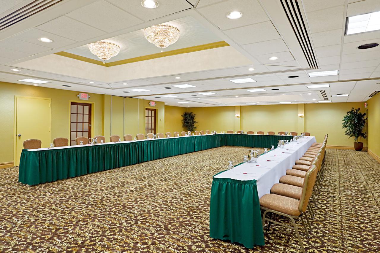 Crowne Plaza Edison - thumb 18