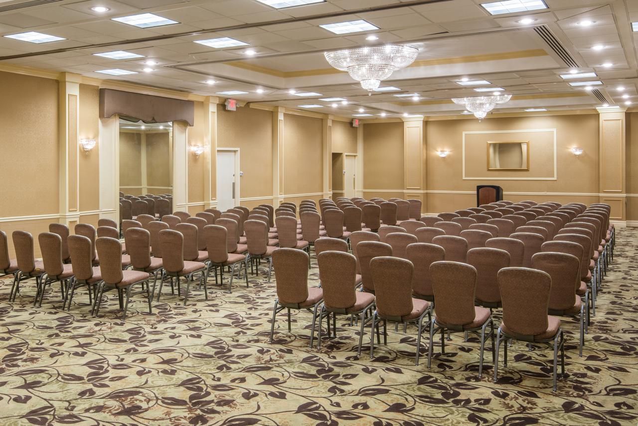 Crowne Plaza Edison - thumb 31