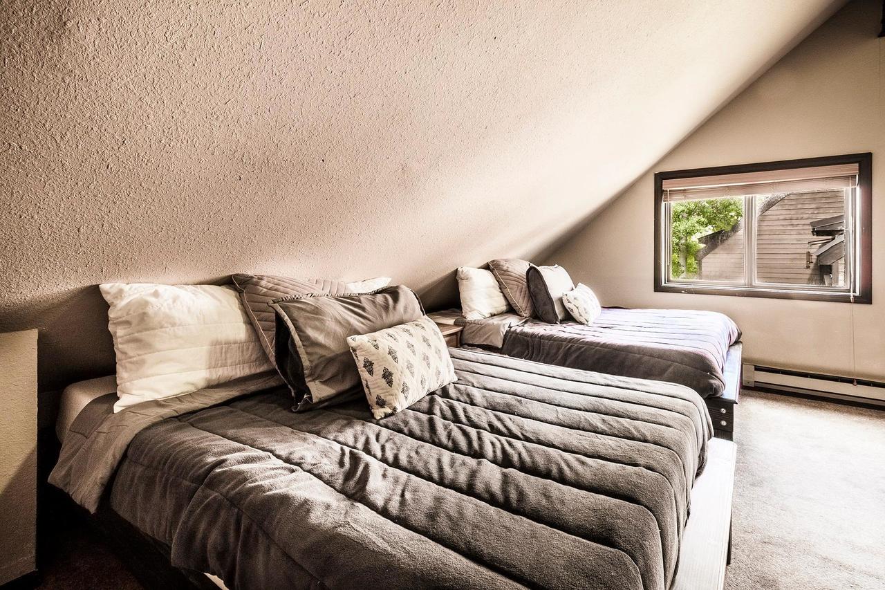 Ski Run #C-10 ( 3-Bedroom Condo ) - thumb 8