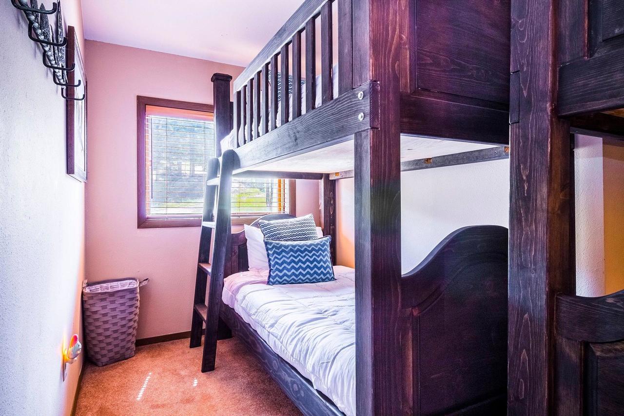 Ski Run #C-10 ( 3-Bedroom Condo ) - thumb 9