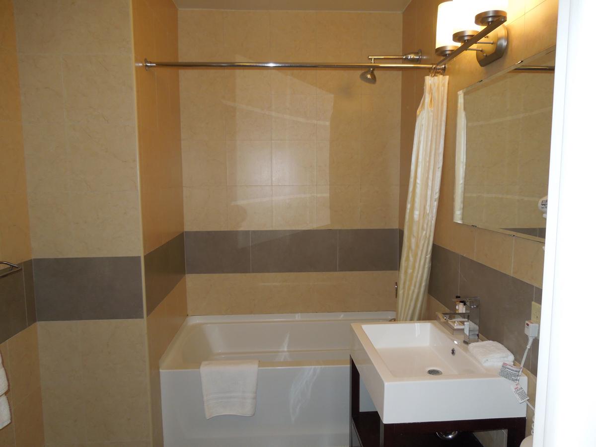 Pointe Plaza Hotel - thumb 44