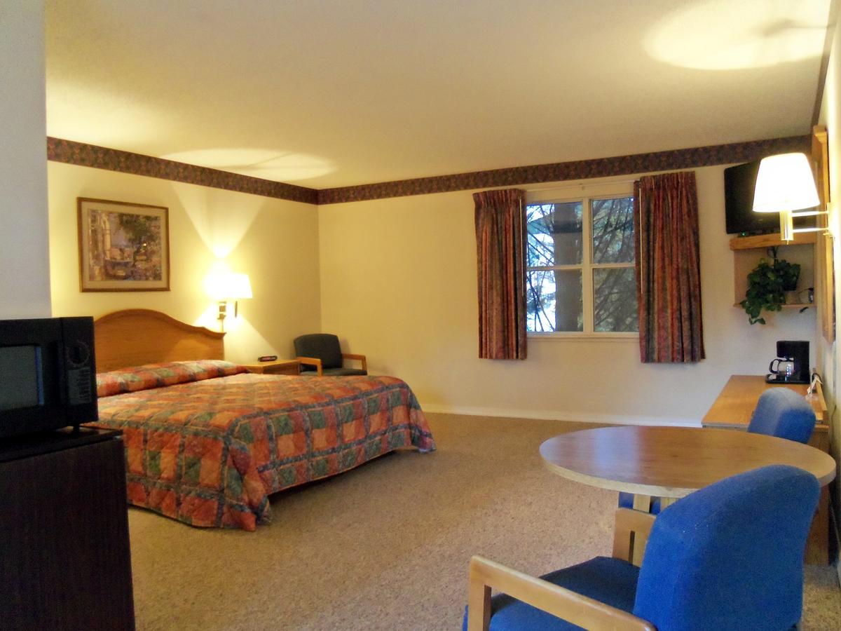 Four Seasons Inn - thumb 11