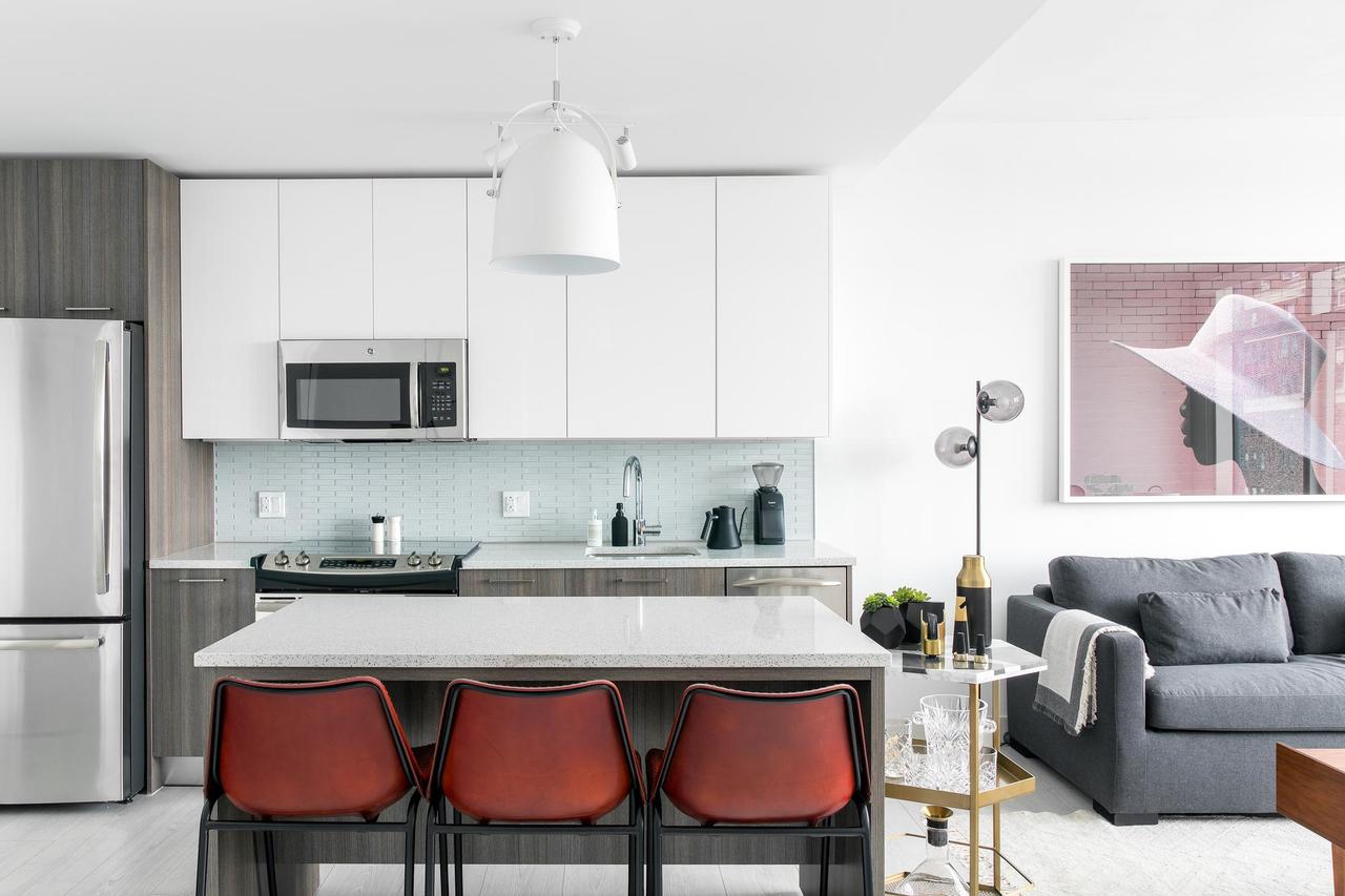 Hip 1BR W/ Lounge+Gym In Downtown - thumb 2