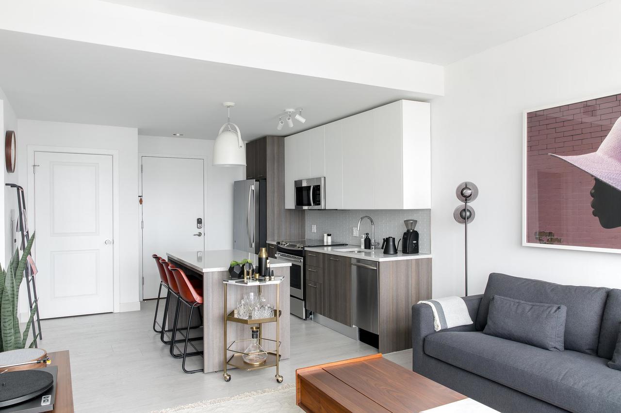 Hip 1BR W/ Lounge+Gym In Downtown - thumb 4