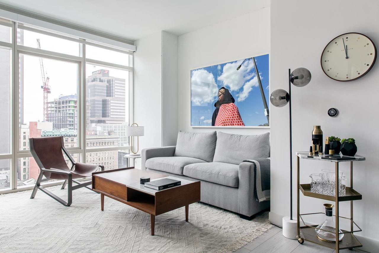 Stylish 1BR+Lounge Area In Downtown - thumb 0