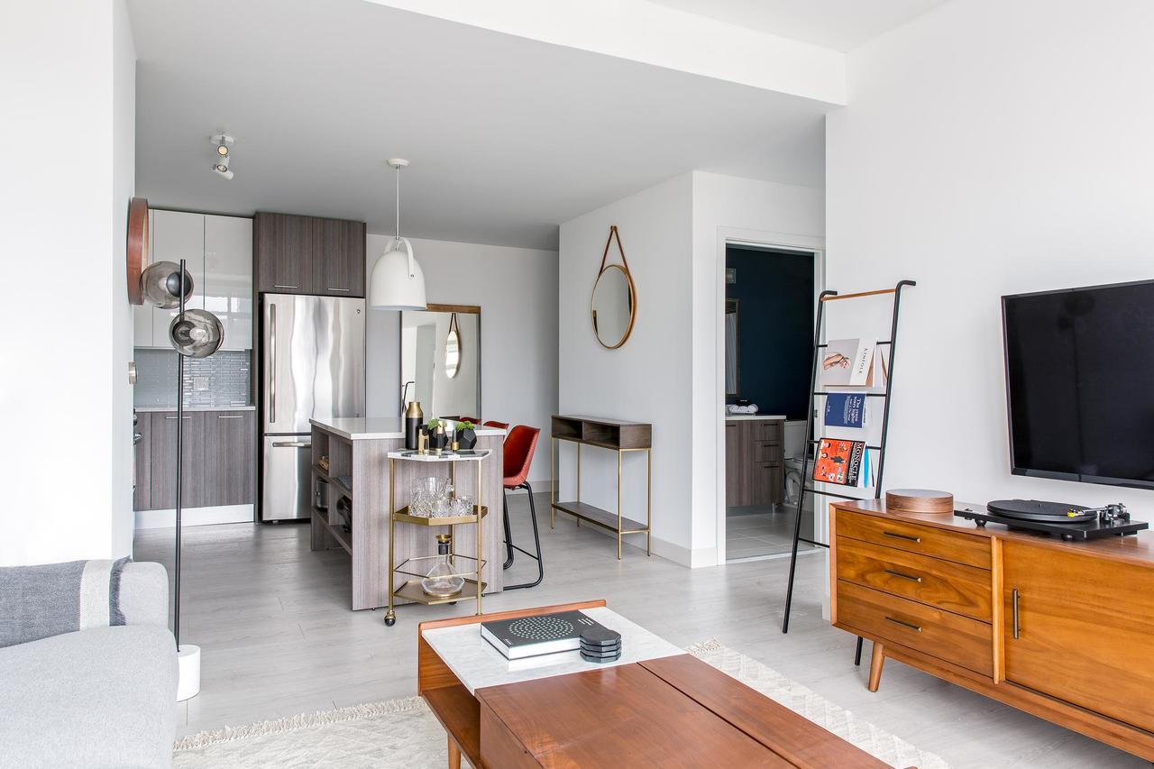 Stylish 1BR+Lounge Area In Downtown - thumb 5