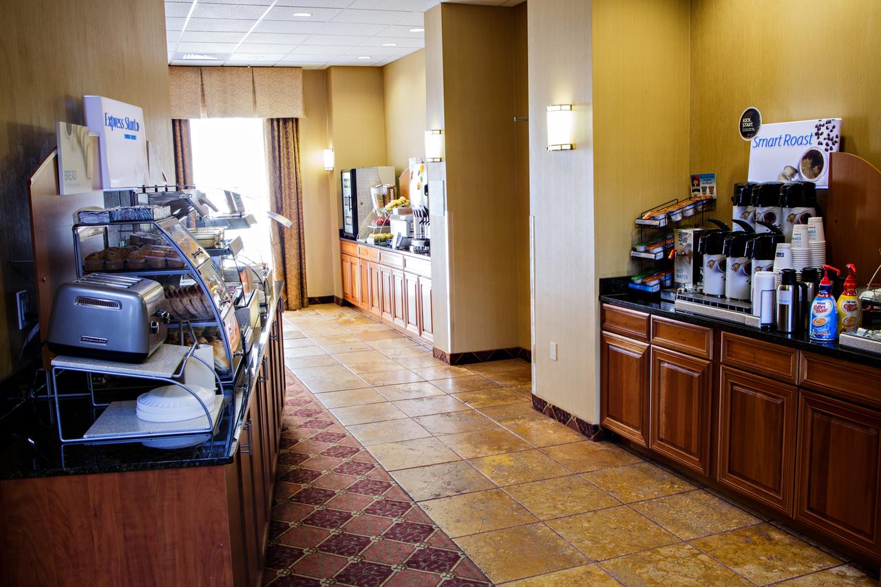 Holiday Inn Express Harrisburg West - thumb 13