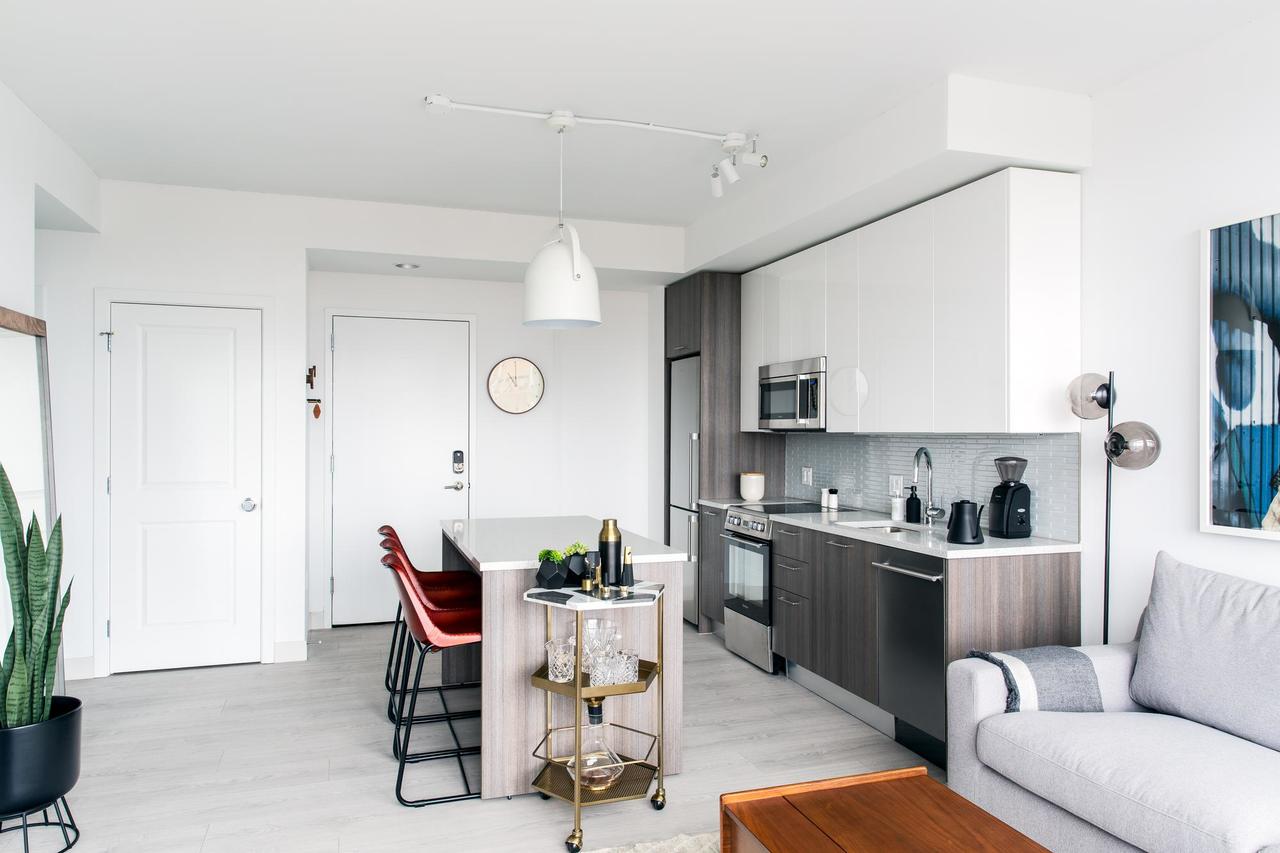 Captivating 1BR City Center W/ Gym - thumb 3