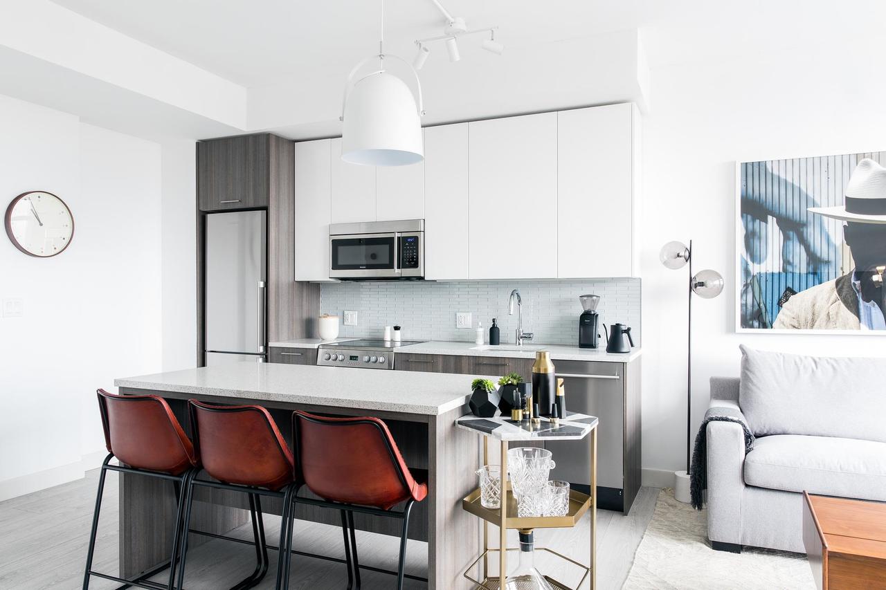 Captivating 1BR City Center W/ Gym - thumb 4