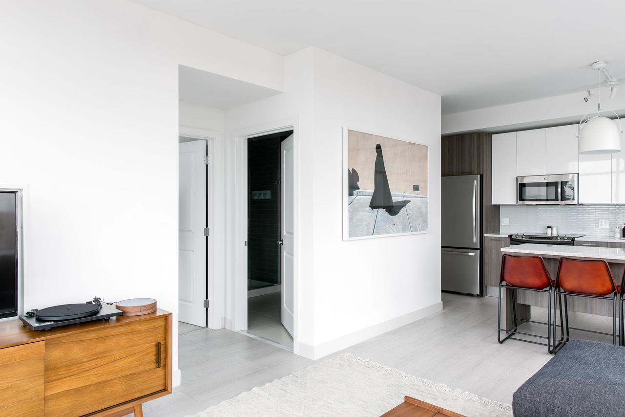 Hip 1BR/1BA + WiFi Lounge Downtown - thumb 10