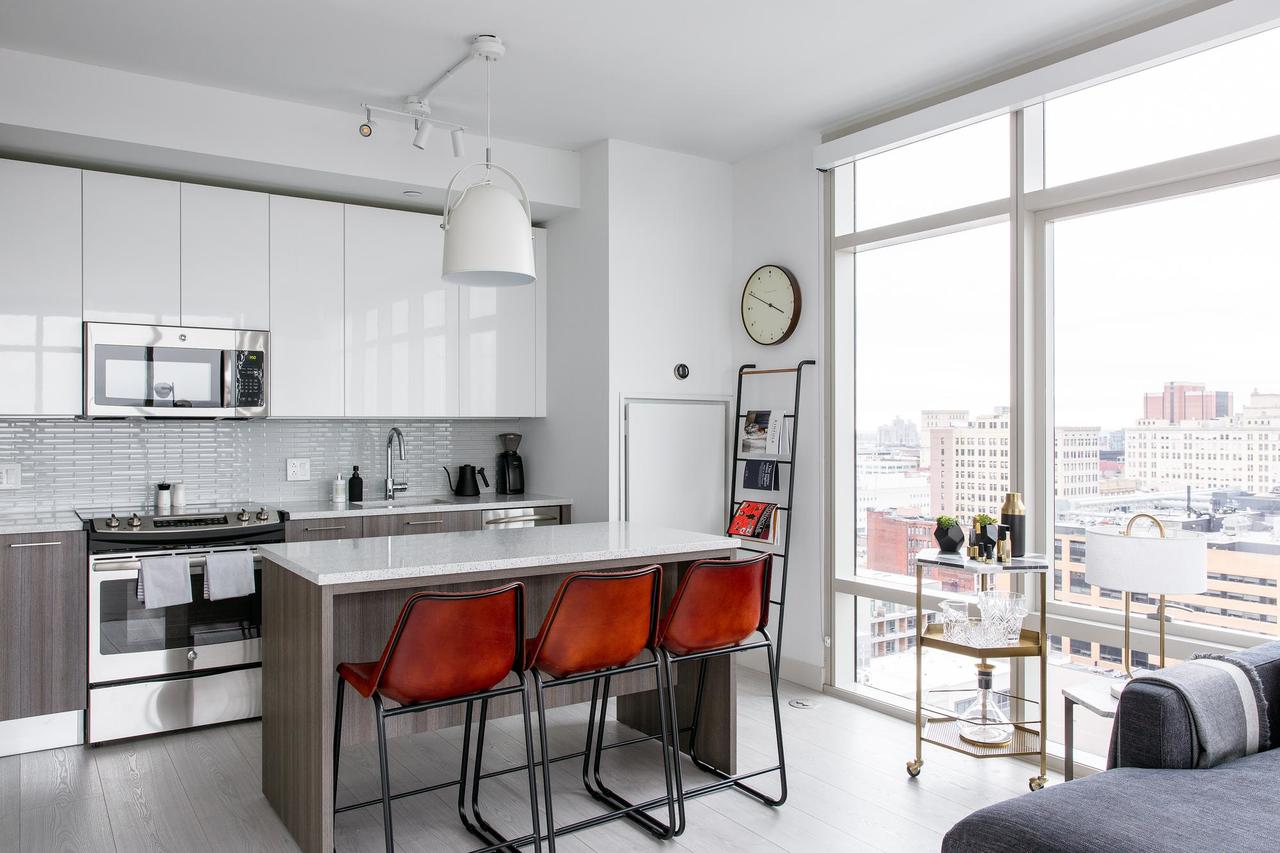 Hip 1BR/1BA + WiFi Lounge Downtown - thumb 1