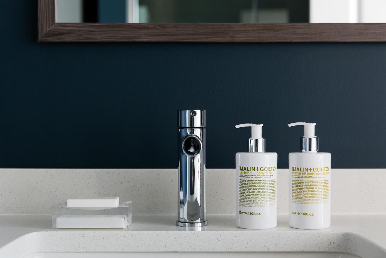 Sophisticated 1BR + Gym In Downtown - thumb 15