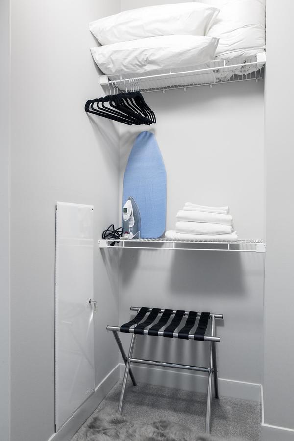 Sophisticated 1BR + Gym In Downtown - thumb 16