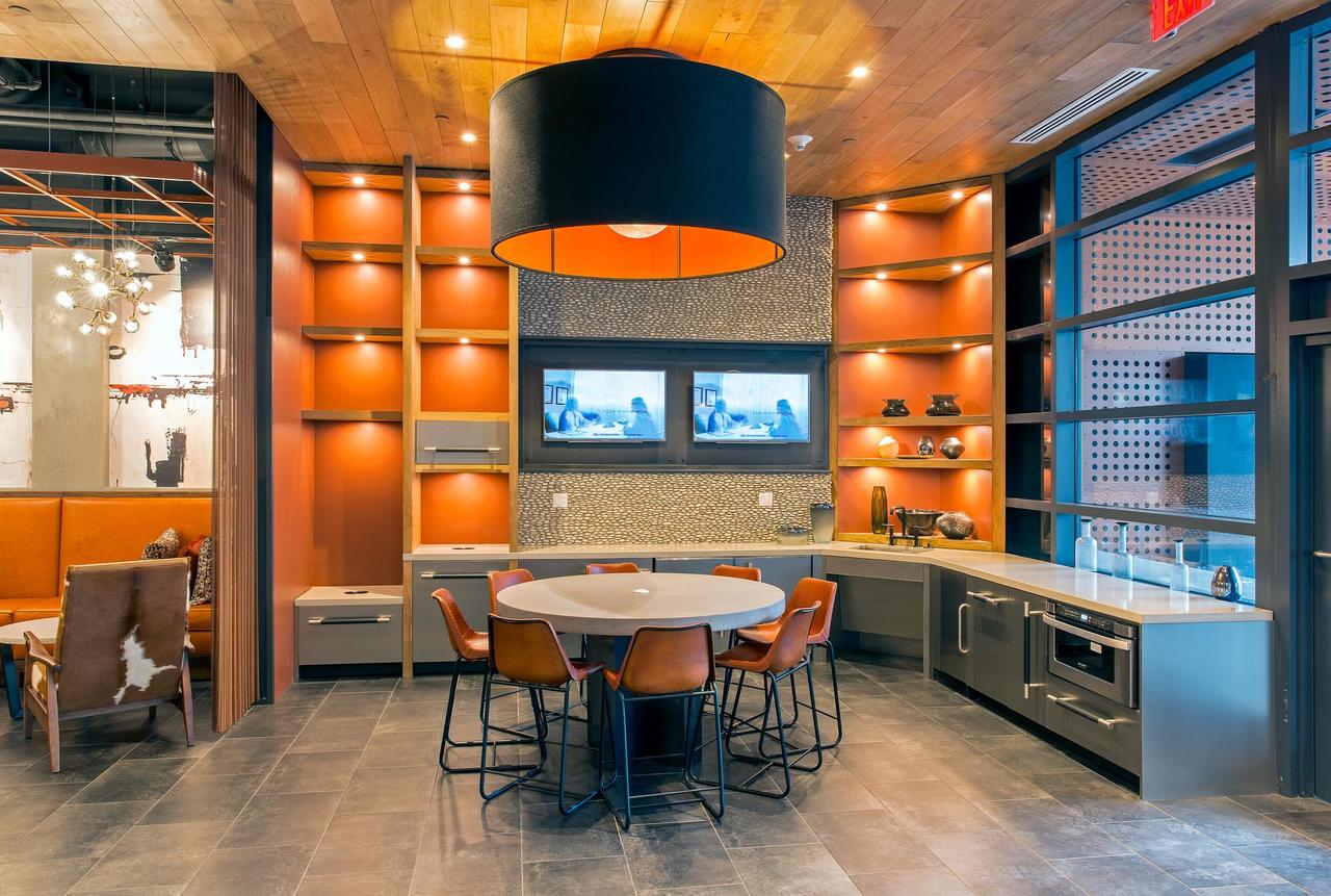 Sophisticated 1BR + Gym In Downtown - thumb 20