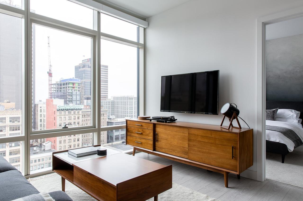 Sophisticated 1BR + Gym In Downtown - thumb 1