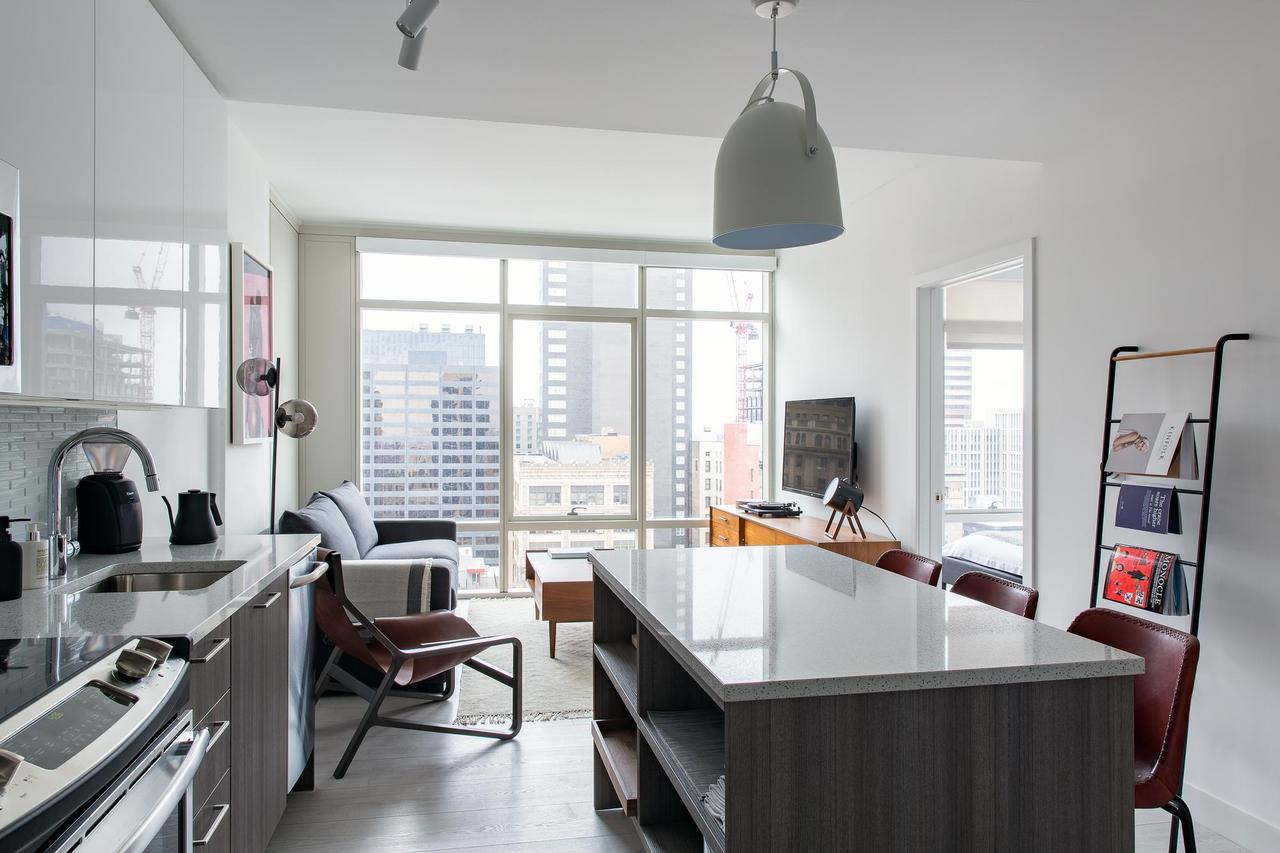 Sophisticated 1BR + Gym In Downtown - thumb 9