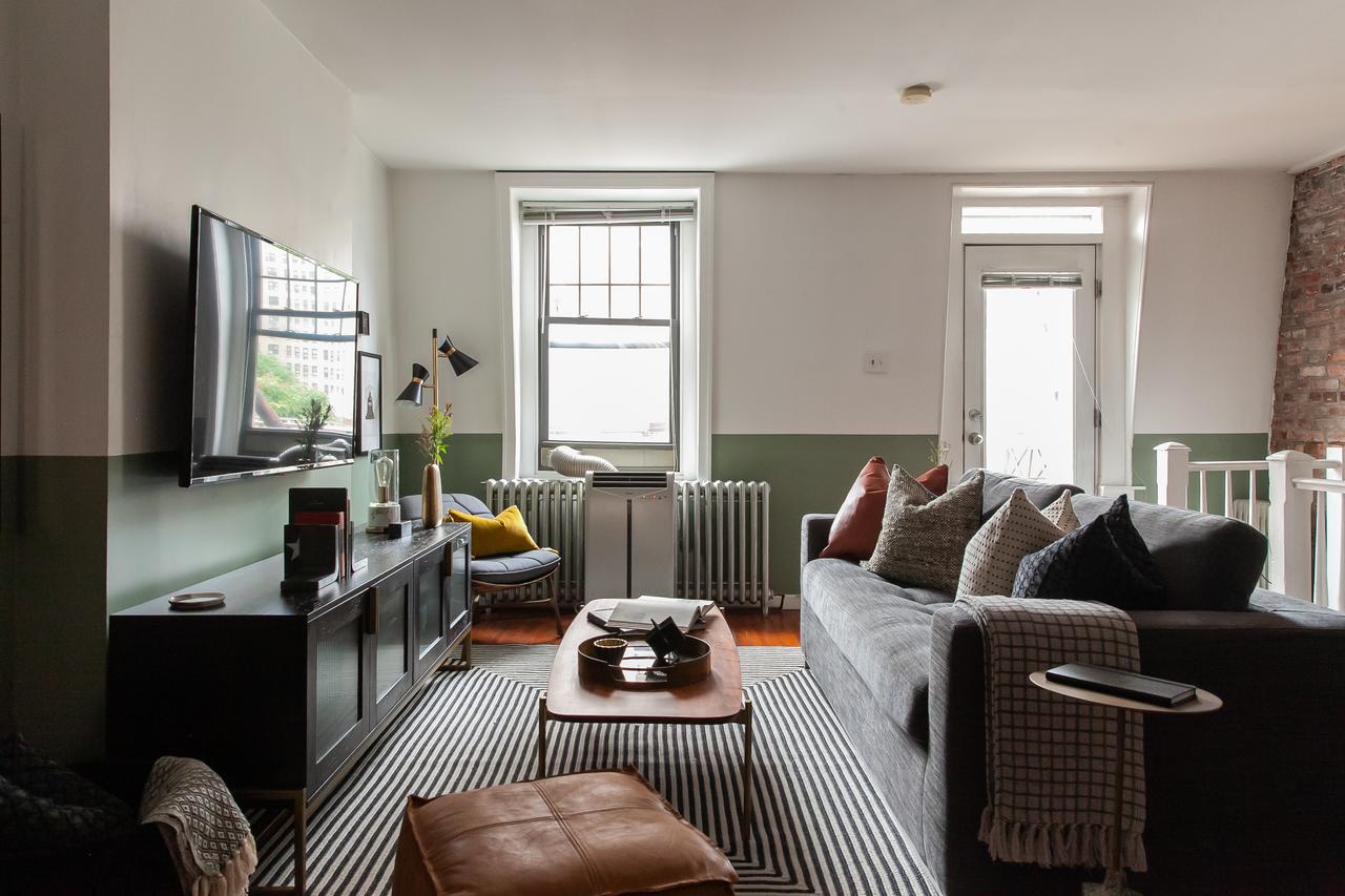 Charming 3BR Duplex Near Rittenhouse Sq By Domio - thumb 9