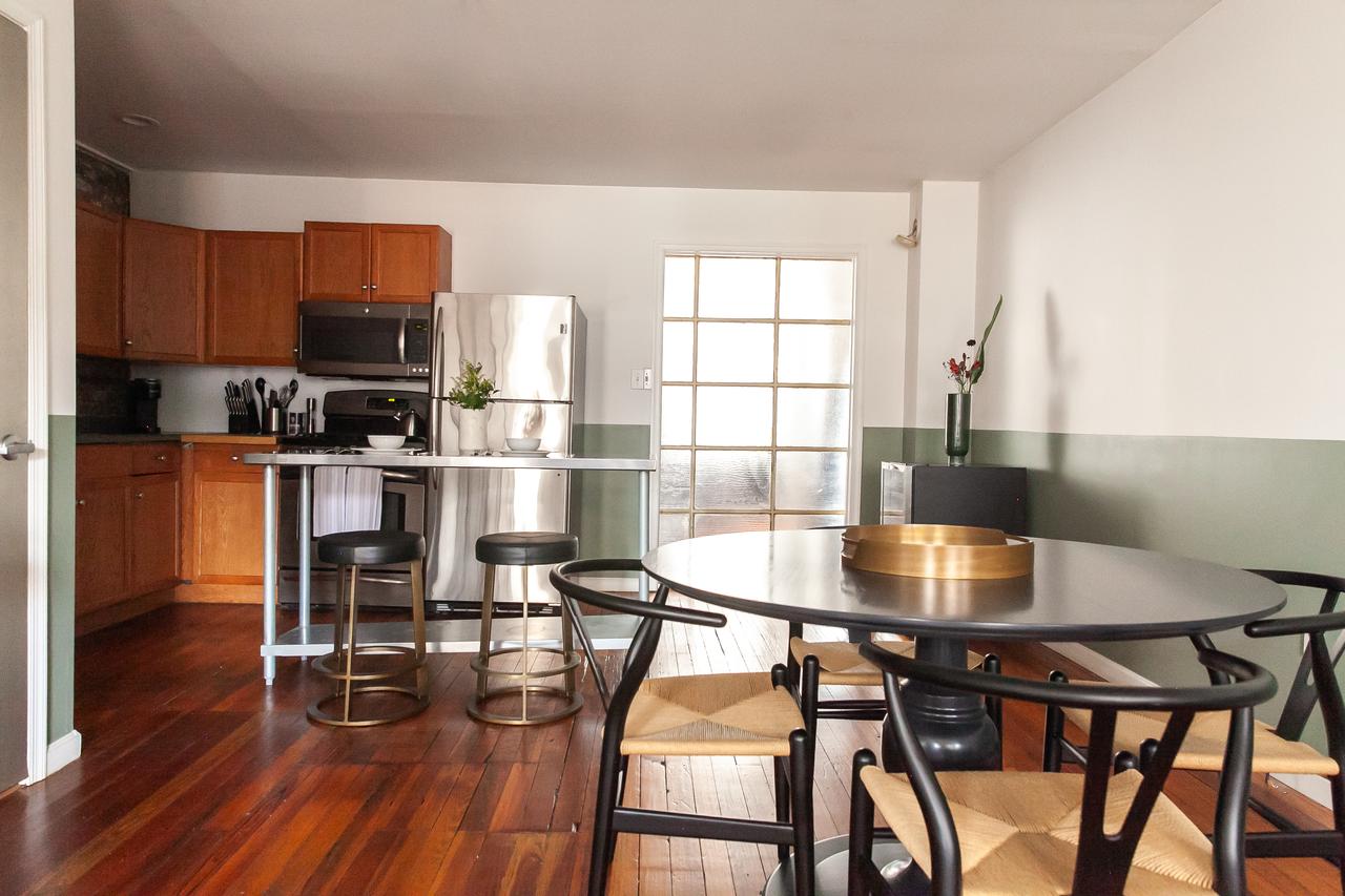 Charming 3BR Duplex Near Rittenhouse Sq By Domio - thumb 2