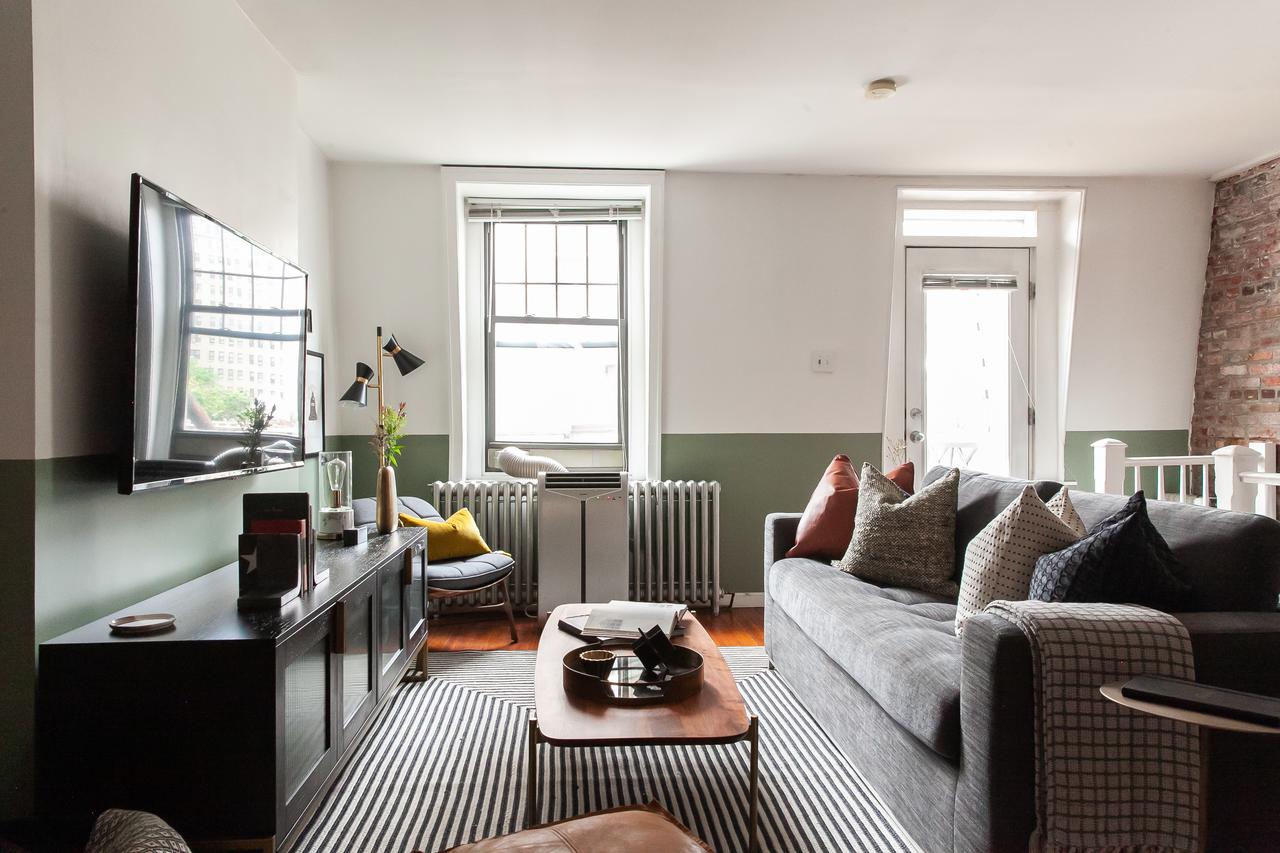 Charming 3BR Duplex Near Rittenhouse Sq By Domio - thumb 0