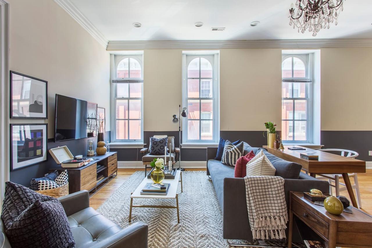 Chic 2BR/1BA Apt Near The Liberty Bell By Domio! - thumb 0