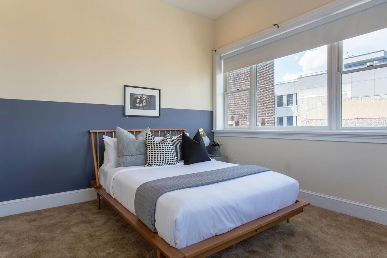 Spacious 2 BR Apt In Center City By Domio - thumb 1