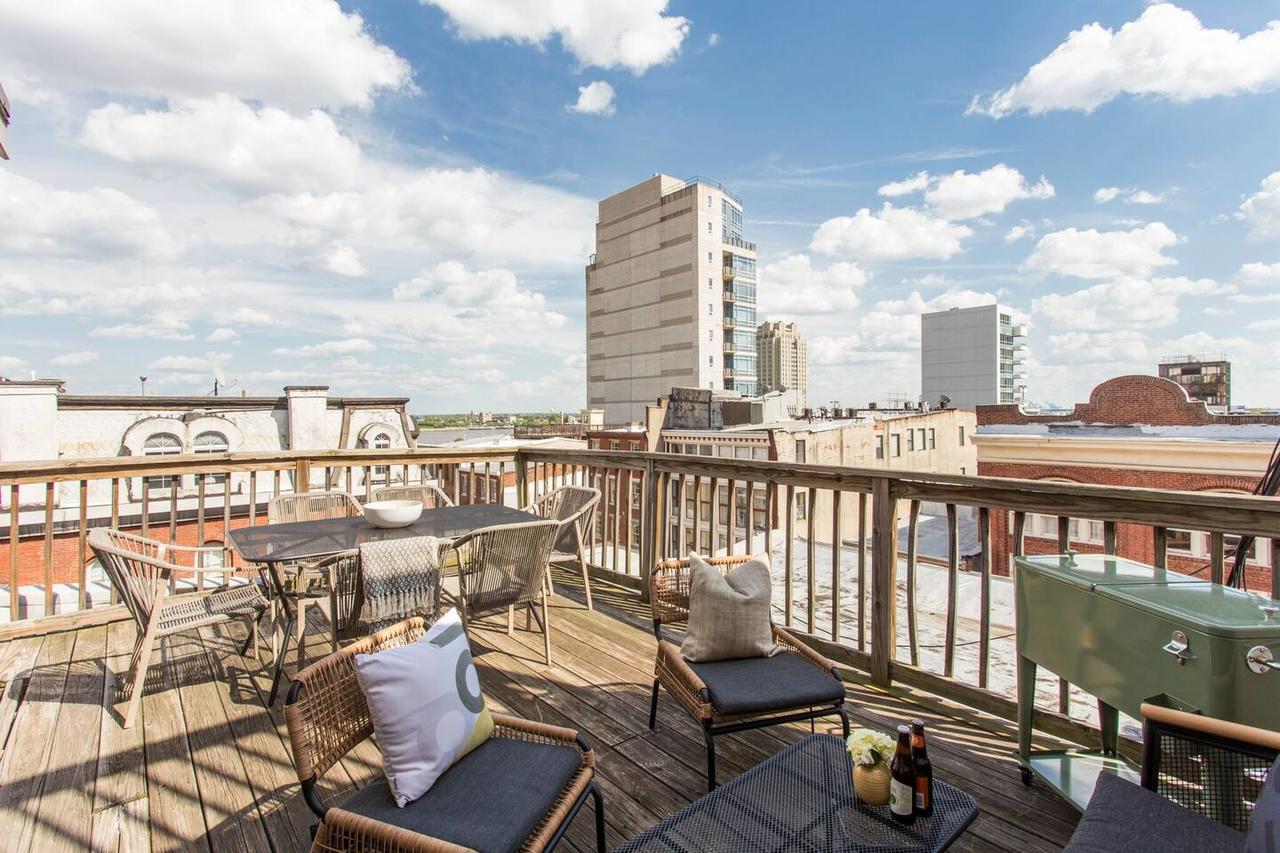 Spacious 2 BR Apt In Center City By Domio - thumb 0