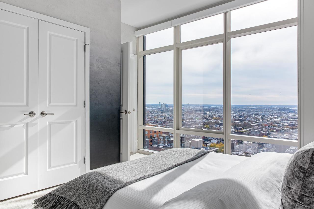 Spacious 2BR + Gym In City Center - thumb 11