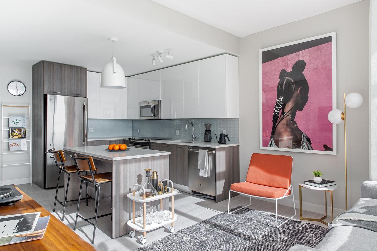 Spacious 2BR + Gym In City Center - thumb 0