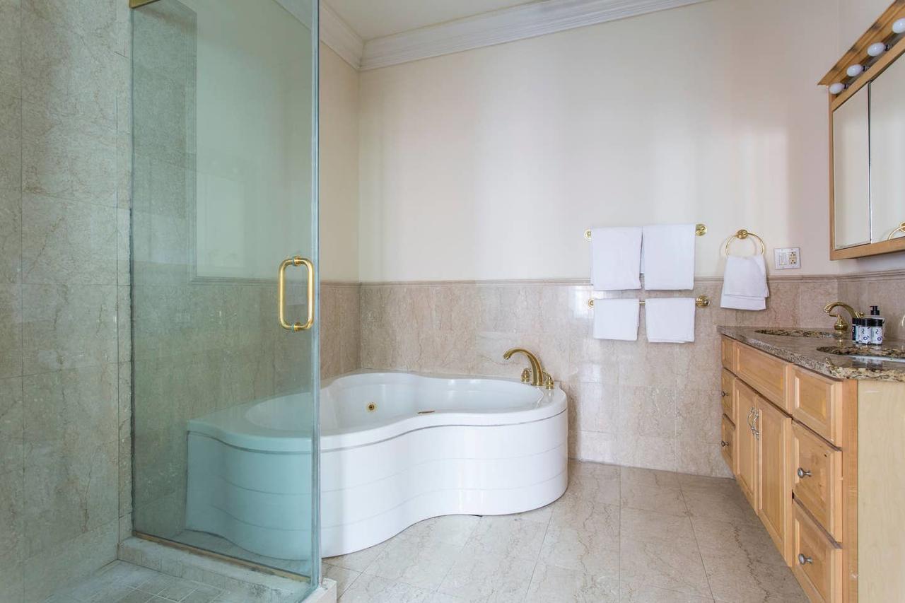 Prime 2BR Apt Near Independence Hall By Domio! - thumb 13