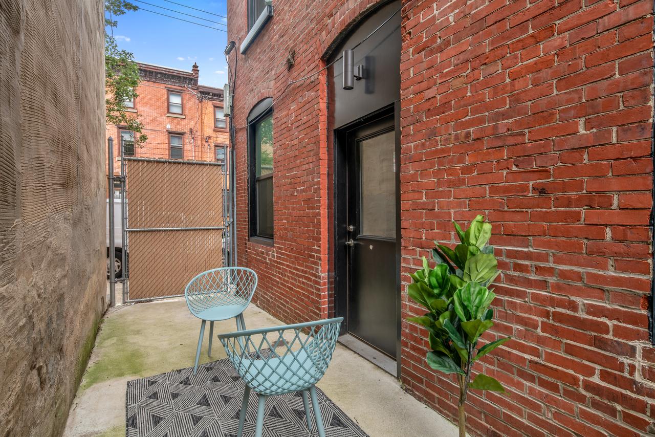 Spacious 2BR-2BA With Patio In Northern Liberties - thumb 1