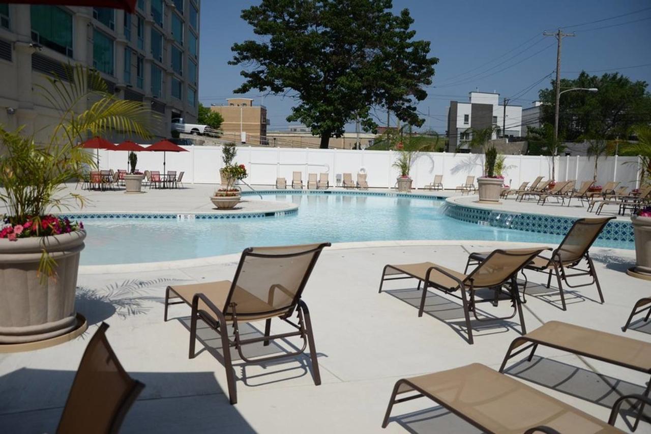 LUXURY LIVING 2BR 2 BTH- 1,400 Sf With POOL, ROOFTOP TERRACE, SPA, And PARKING - thumb 25