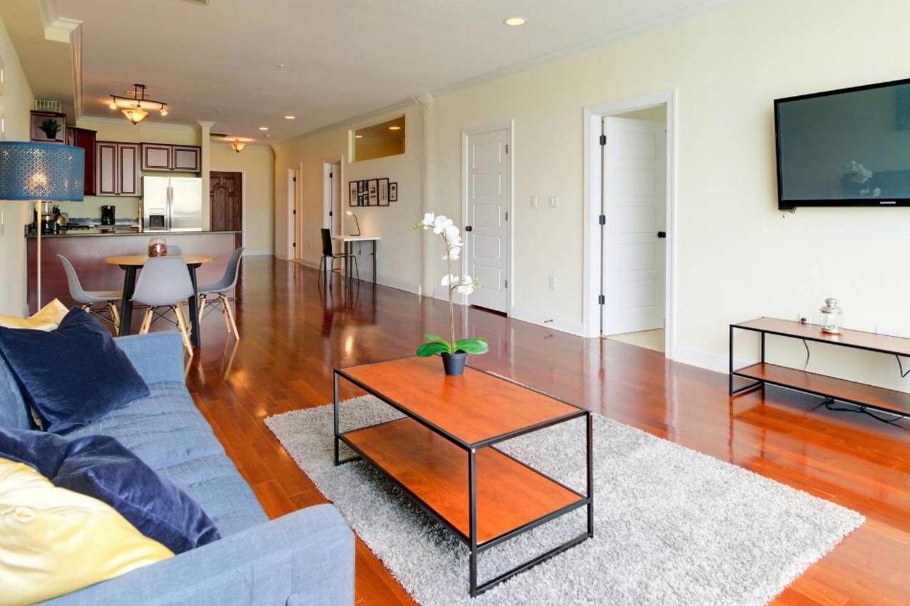 LUXURY LIVING 2BR 2 BTH- 1,400 Sf With POOL, ROOFTOP TERRACE, SPA, And PARKING - thumb 2